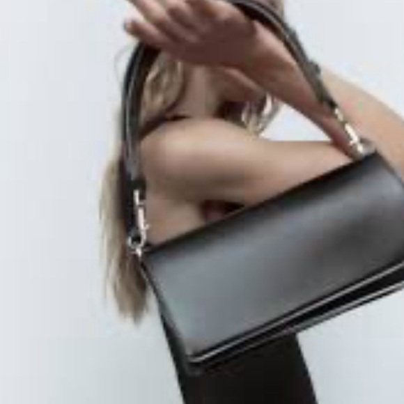ZARA: Black shoulder bag with flap - Picture 3 of 9